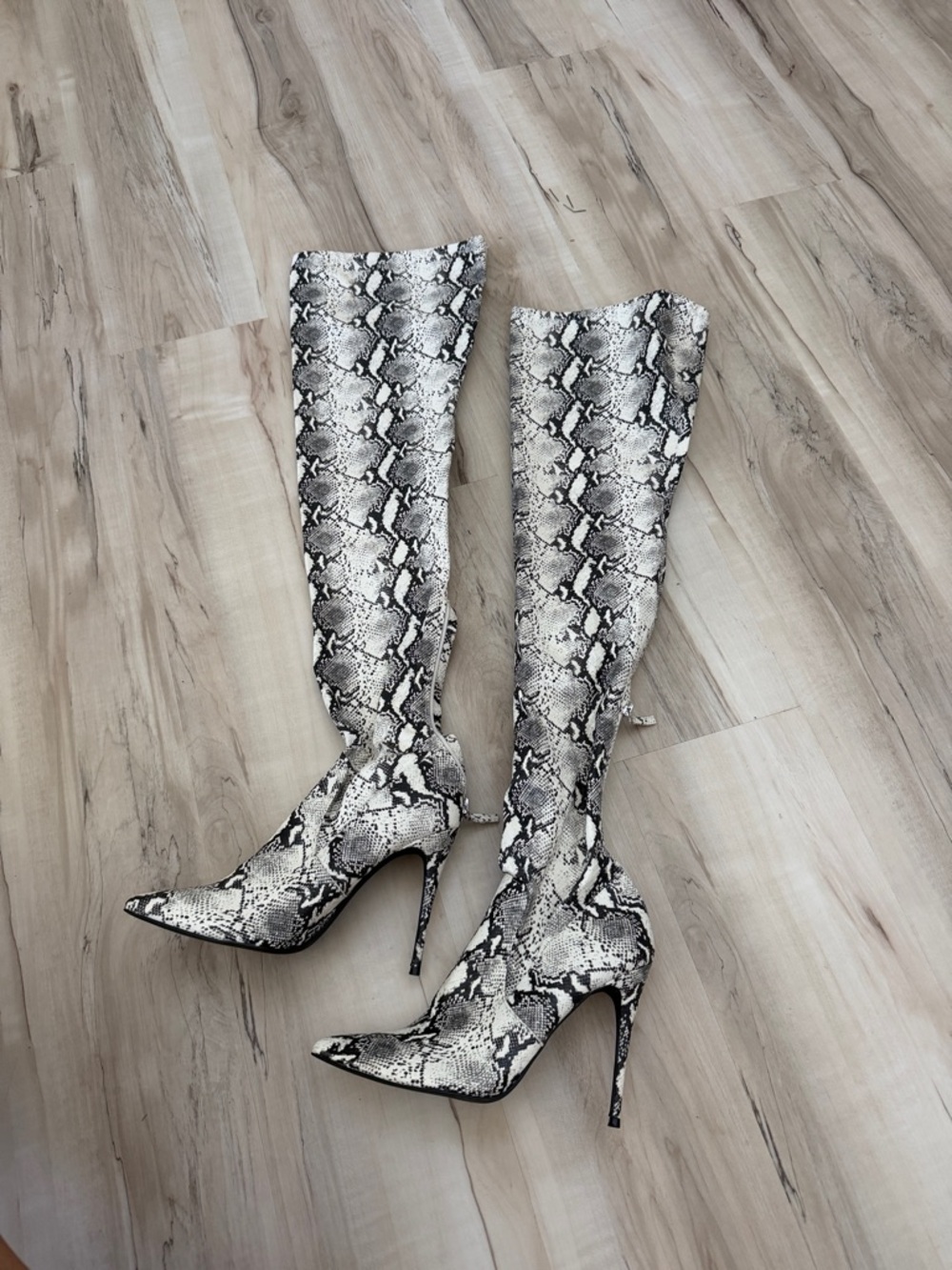 Steve Madden Domain Snake-Print Pointed Toe Thigh High Boots | size 9.5